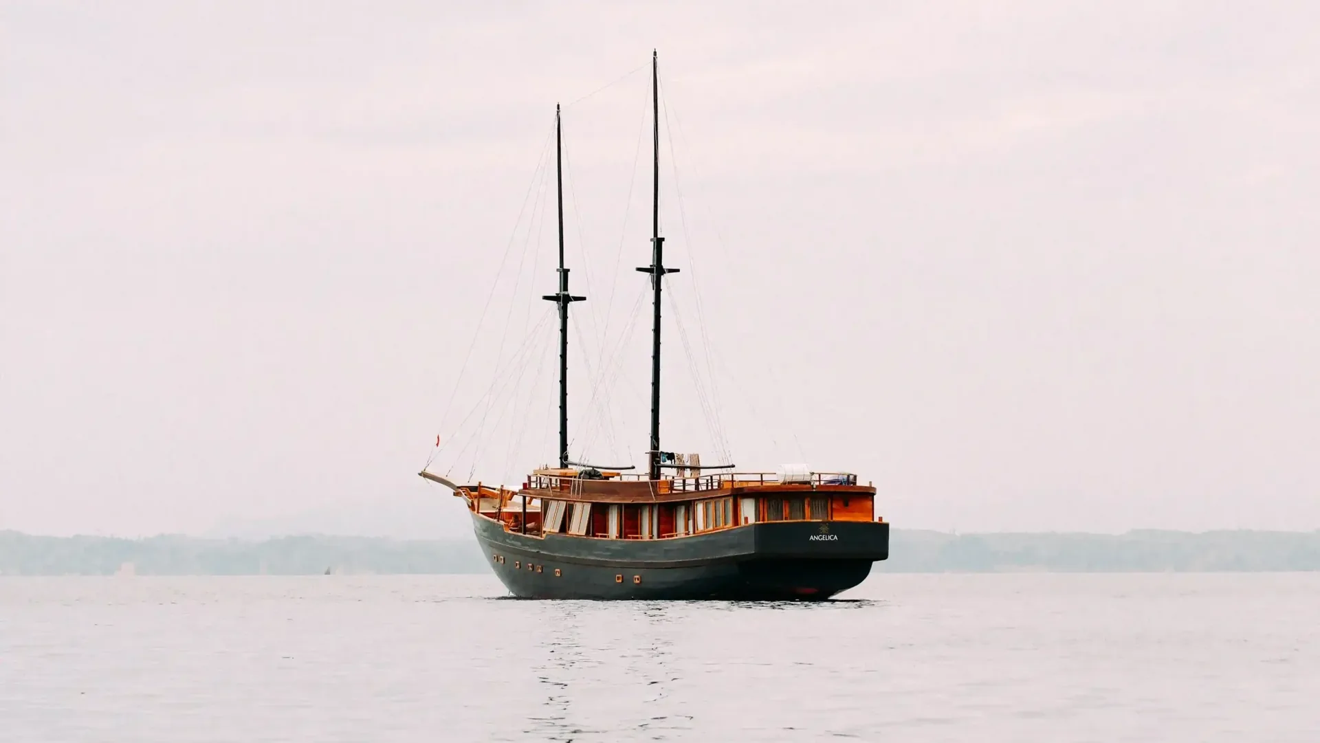 Is April a Good Time for a Komodo Open Trip? Dry Season, Crowds and Costs